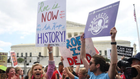 Suprema Corte derruba o precedente Roe vs. Wade que permitia o aborto