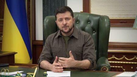 Zelensky pede que recrutados para território ocupado sabotem a Rússia