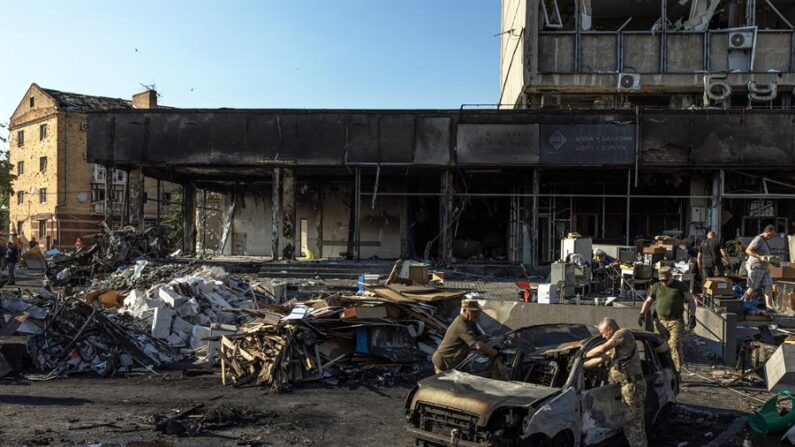 Ataque russo à cidade de Vinnytsia em uma foto de 14 de julho. (EFE/EPA/ROMAN PILIPEY)