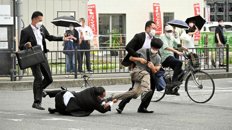 A Polícia segue investigando o assassinato de Shinzo Abe (EFE/EPA/The Asahi Shimbun)