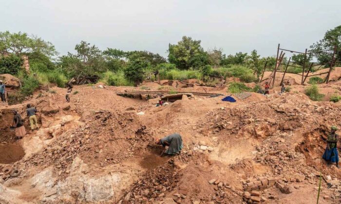 A mina de lítio AVZ na região de Manono, na República Democrática do Congo, África (Junior Kannah/AFP via Getty Images)