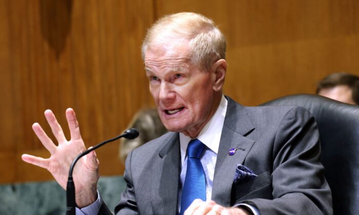 O administrador da NASA, Bill Nelson, testemunha durante um Subcomitê de Apropriações do Senado sobre a solicitação de orçamento da NASA para o ano fiscal de 2022 no Dirksen Senate Office Building em Washington, em 15 de junho de 2021 (Kevin Dietsch/Getty Images)