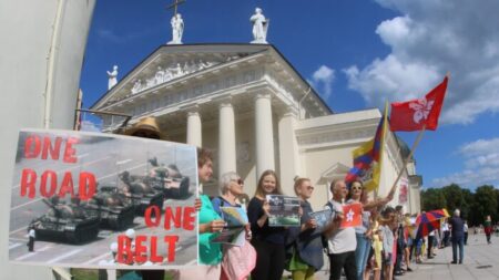 Países bálticos abandonam bloco do leste europeu liderado pela China apesar da retaliação de Pequim