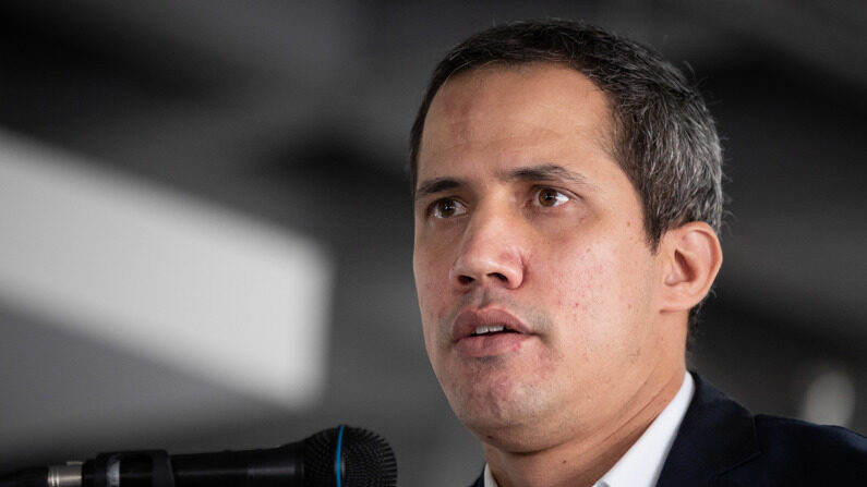 Fotografia de arquivo, tirada em 14 de junho, na qual o líder da oposição venezuelana Juan Guaidó foi registrado em Caracas (EFE/Rayner Pena)