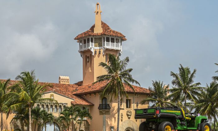 Residência do ex-presidente dos EUA, Donald Trump, em Mar-A-Lago, Palm Beach, Flórida, em 9 de agosto de 2022 (Giorgio Viera/AFP via Getty Images)