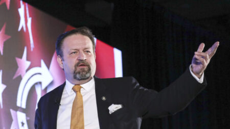 FBI é um ‘braço politizado do governo federal’: Sebastian Gorka