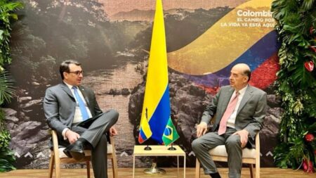 Chanceler brasileiro participa de reunião bilateral na Colômbia