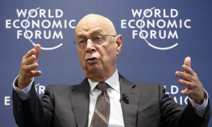 O alemão Klaus Schwab, fundador e presidente do Fórum Econômico Mundial, WEF, fala durante uma coletiva de imprensa em Cologny, perto de Genebra, Suíça, quarta-feira, 13 de janeiro de 2016. O Fórum Econômico Mundial revelou o programa para sua reunião anual em Davos, incluindo os principais participantes, temas e objetivos. O tema central do encontro, que acontecerá de 20 a 23 de janeiro, é "Dominando a Quarta Revolução Industrial" (Salvatore Di Nolfi/Keystone via AP)