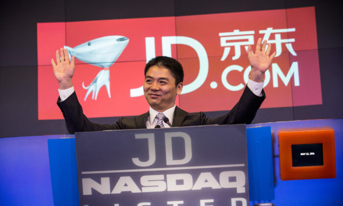 NEW YORK, NY - MAY 22:  Richard Qiangdong Liu, founder, chairman and CEO of JD.com speaks to employees as JD.com has its initial public offering (IPO) on the Nasdaq exchange on May 22, 2014 in New York City. JD.com is a popular online Chinese retail site.  (Photo by Andrew Burton/Getty Images)