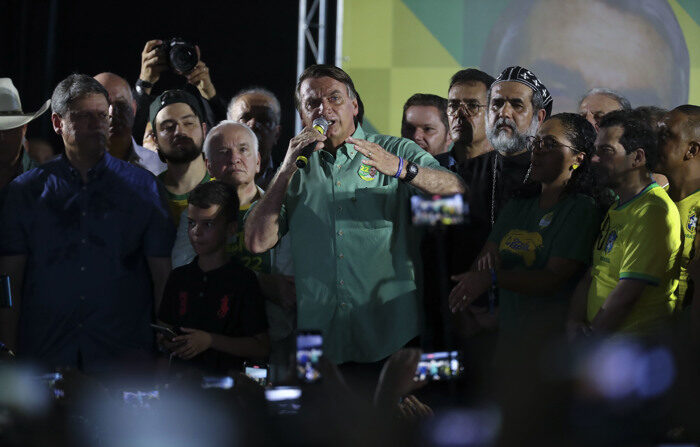 Presidente Jair Bolsonaro participa de evento de campanha em Guarulhos (EFE/Sebastião Moreira)