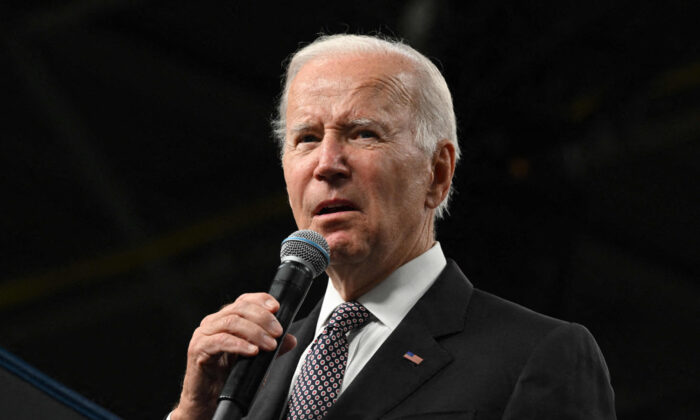 O presidente Joe Biden discursa nas instalações da IBM em Poughkeepsie, Nova Iorque, em 6 de outubro de 2022 (Mandel Ngan/AFP via Getty Images)