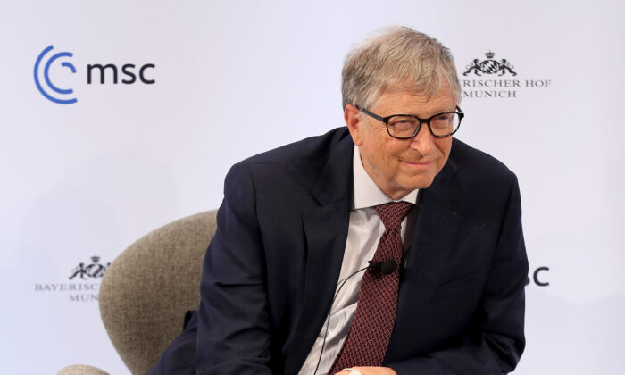 Bill Gates fala durante um painel de discussão na Conferência de Segurança de Munique 2022 na Alemanha em 18 de fevereiro de 2022 (Alexandra Beier/Getty Images)