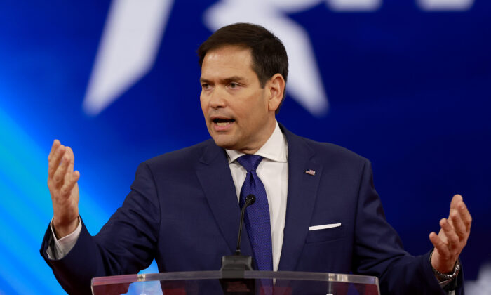 O Senador Marco Rubio (Republicanos-Flórida) fala durante a Conferência de Ação Política Conservadora no Rosen Shingle Creek em Orlando, Flórida, em 25 de fevereiro de 2022 (Joe Raedle/Getty Images)
