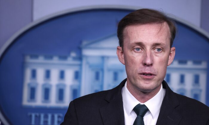 O conselheiro de segurança nacional da Casa Branca Jake Sullivan fala em uma coletiva de imprensa na James Brady Press Briefing Room da Casa Branca em Washington, em 17 de agosto de 2021 (Anna Moneymaker/Getty Images)