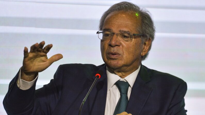 O ministro da Economia, Paulo Guedes, durante palestra de abertura do Painel Telebrasil Summit 2022 (© Marcelo Camargo/Agência Brasil)