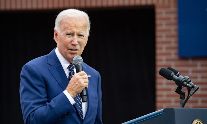 O presidente Joe Biden fala em Irvine, Califórnia, em 14 de outubro de 2022. (John Fredricks/The Epoch Times)