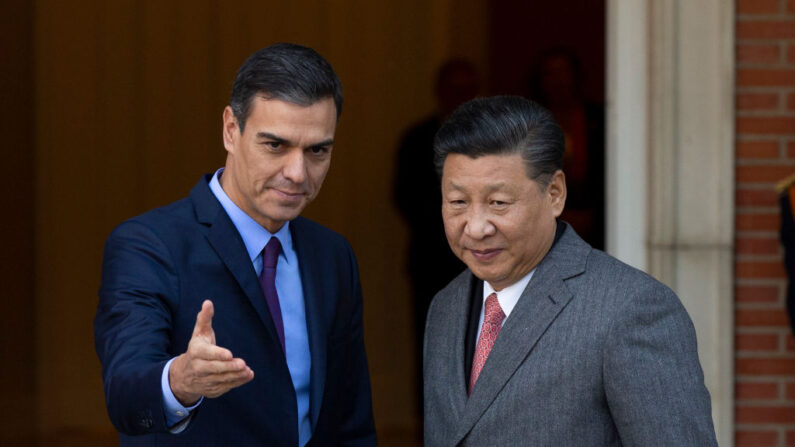 O primeiro-ministro espanhol Pedro (L) Sanchez recebe o presidente chinês Xi Jinping (R) no Palácio de Moncloa em 28 de novembro de 2018 em Madri, Espanha (Foto de Pablo Blazquez Dominguez/Getty Images)