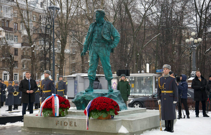 22/11/2022 - Fotografia cedida pela Presidência de Cuba mostrando uma estátua em homenagem a Fidel Castro, hoje, em Moscou (Rússia). O presidente russo, Vladimir Putin, e seu homólogo cubano, Miguel Díaz-Canel, inauguraram nesta terça-feira em Moscou um monumento em homenagem ao líder da Revolução Cubana, Fidel Castro (EFE/ Alejandro Azcuy/ Presidência de Cuba APENAS PARA USO EDITORIAL)