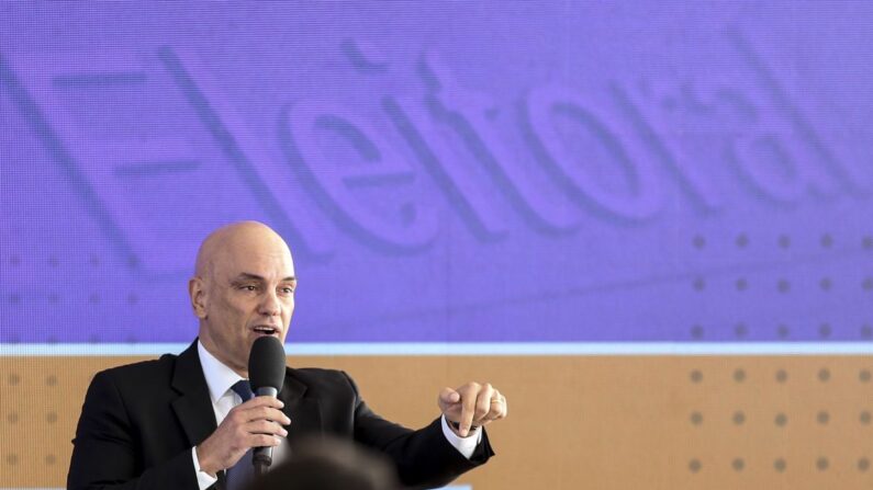 O presidente do Tribunal Superior Eleitoral, Alexandre de Moraes, durante coletiva de imprensa no Centro de Divulgação das Eleições (© Valter Campanato/Agência Brasil)