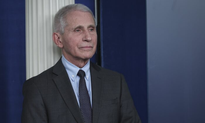 Dr. Anthony Fauci em Washington em 22 de novembro de 2022. (Win McNamee/Getty Images)