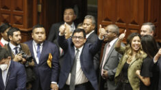 Ex-presidente do Peru é preso após ser destituído pelo Congresso por “incapacidade moral permanente”