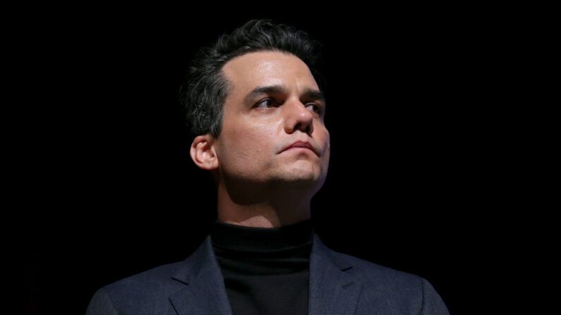 Wagner Moura fala no palco durante a Netflix Sergio Premiere no Eccles Center Theatre em 28 de janeiro de 2020 em Park City, Utah (Foto de Phillip Faraone/Getty Images for Netflix)