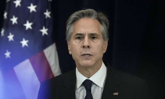 O secretário de Estado Antony Blinken fala durante uma coletiva de imprensa no Departamento de Estado em Washington em 8 de dezembro de 2022. (Drew Angerer/Getty Images)