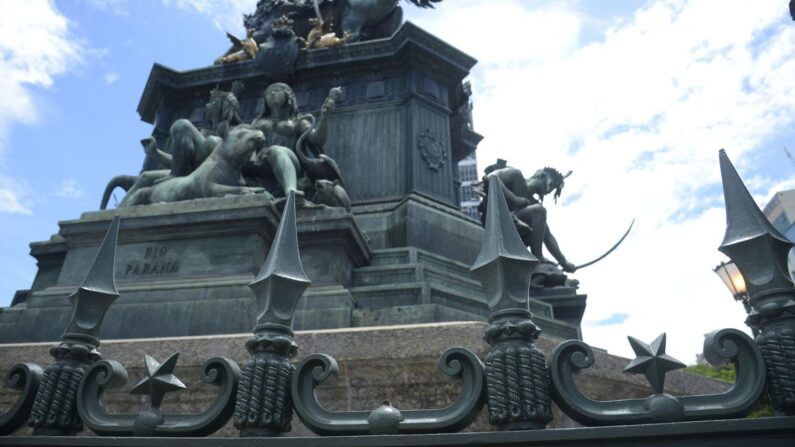 Ladrões furtam partes do monumento equestre de Dom Pedro I, na Praça Tiradentes, centro do Rio de Janeiro (© Tomaz Silva/Agência Brasil)