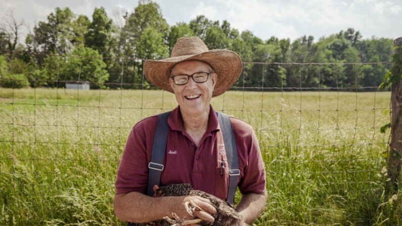 Joel Salatin é um defensor ferrenho da agricultura em sintonia com a natureza (Cortesia da Fazenda Polyface)