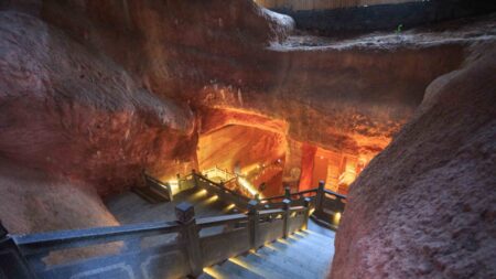 Aldeão tropeça em um complexo de cavernas na China que remonta a 2.000 anos atrás