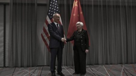 Yellen e Liu encontram-se e concordam em melhorar comunicação em meio às tensões China-EUA