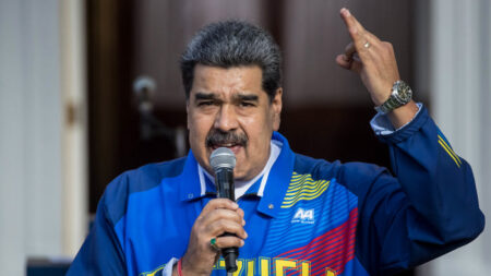 Maduro diz que Venezuela terá referendo sobre região da Guiana “faça chuva, trovão ou relâmpago”