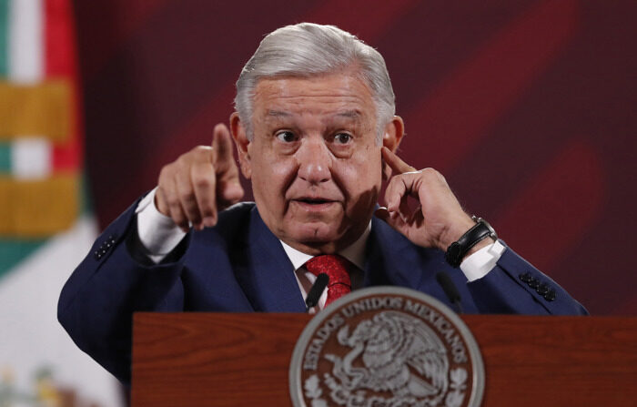 O presidente mexicano, Andrés Manuel López Obrador, participa de uma coletiva de imprensa matinal no Palácio Nacional da Cidade do México (México). EFE/Mario Guzmán