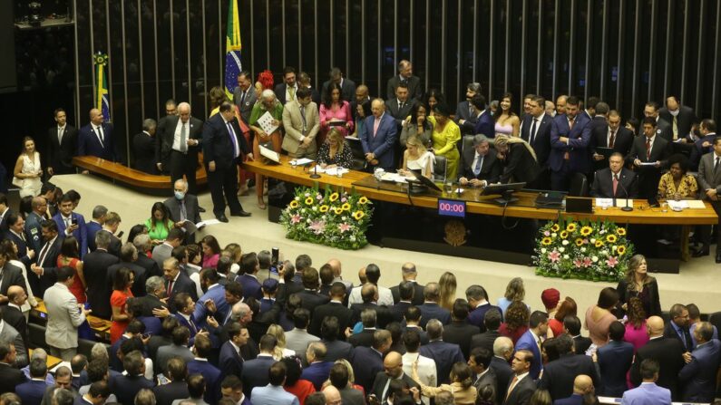 Posse dos Deputados (© Valter Campanato/Agência Brasil)