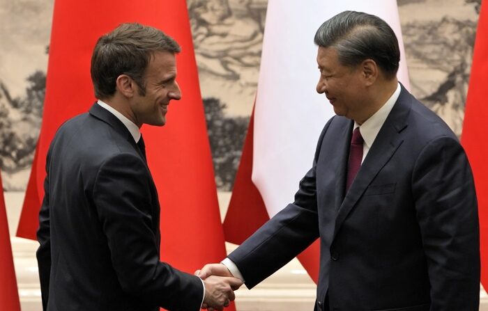 O presidente francês, Emmanuel Macron, e o líder do Partido Comunista Chinês, Xi Jinping (EFE/EPA/Ng Han Guan / PISCINA)