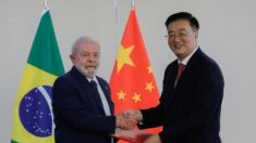 Em posse de Dilma na China, Lula diz que Brasil está “de volta à cena internacional”