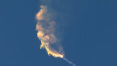 Foguete SpaceX de 120 metros de altura explode sobre o Golfo do México