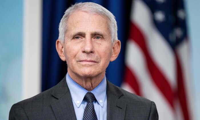 Dr. Anthony Fauci em Washington em 9 de dezembro de 2022. (Saul Loeb/AFP via Getty Images)