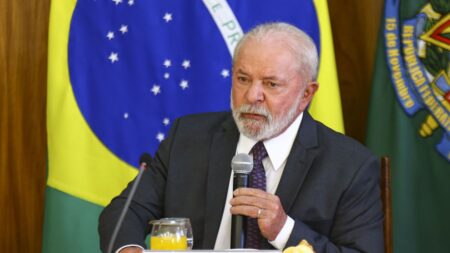 Lula nega invasões do MST: “pequenos produtores altamente produtivos”