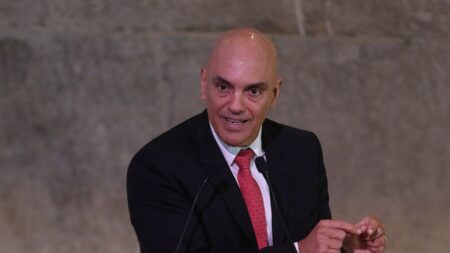 Moraes dá 48 horas para PF ouvir ex-ministro do GSI