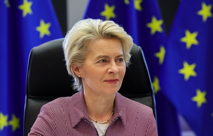 Foto de arquivo da Presidente da Comissão Europeia, Ursula von der Leyen (EFE/EPA/OLIVIER MATTHYS)