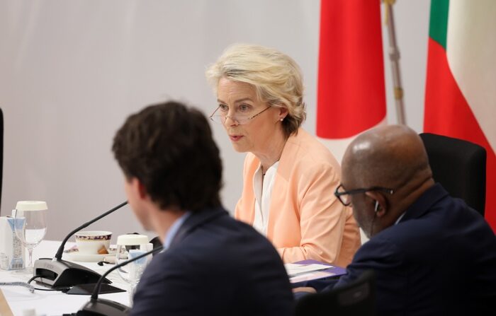 A presidente da Comissão Europeia, Ursula von der Leyen, participa do programa paralelo da Cúpula do G7 'Parceria para Investimento e Infraestrutura Global', no Grand Prince Hotel Hiroshima, Japão, em 20 de maio de 2023.

(EFE/EPA/G7 Anfitrião da Cúpula de Hiroshima/Divulgação)