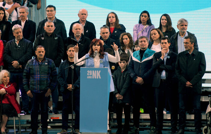 A vice-presidente da Argentina, Cristina Fernández, discursa n
na comemoração da Revolução de Maio, no dia 25 de maio de 2023, na Plaza de Mayo em Buenos Aires, Argentina (EFE/ Enrique García Medina)