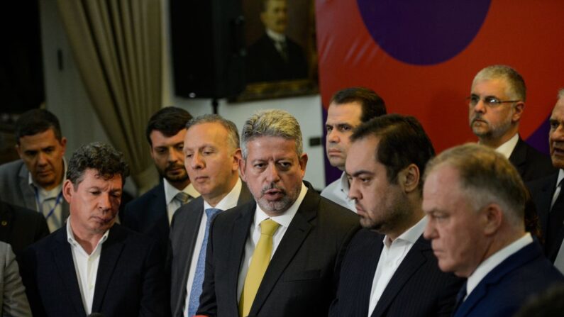 O presidente da Câmara dos Deputados, Arthur Lira (PP-AL) fala após encontro com governadores do Sul e do Sudeste no Palácio Guanabara, na zona sul da capital fluminense. (Foto: Tomaz Silva/Agência Brasil)