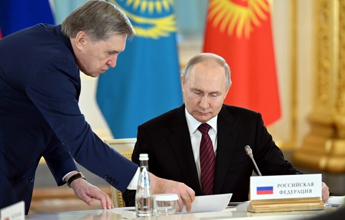 O presidente russo, Vladimir Putin, durante sua participação na cúpula da União Econômica da Eurásia (EAEU), realizada em Moscou. (EFE/EPA/Dosaliev Sultan/Serviço de Imprensa da Presidência do Quirguistão)