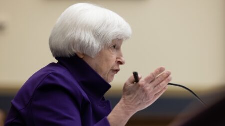 Yellen não descarta novas sanções contra China por violação de direitos humanos