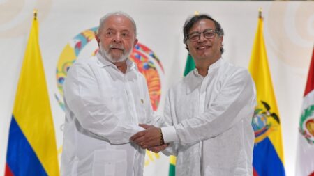 Sem México, Lula e Petro agendam telefonema sobre crise na Venezuela