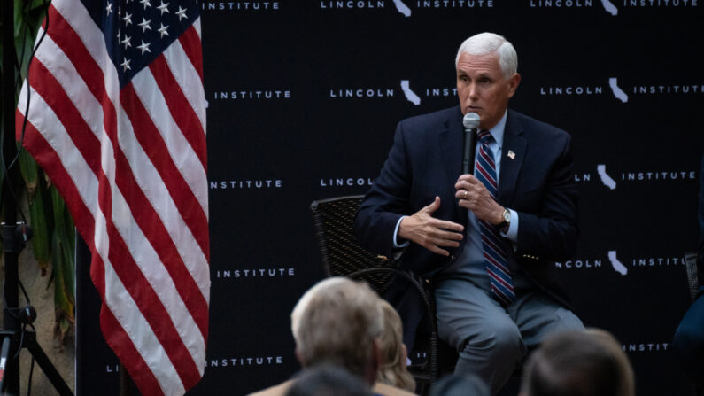 O ex-vice-presidente Mike Pence fala em Anaheim, Califórnia, em 18 de abril de 2023. (John Fredricks/The Epoch Times)