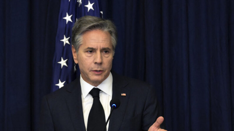 O secretário de Estado Antony Blinken gesticula durante uma coletiva de imprensa em Jacarta, Indonésia, em 14 de julho de 2023 (Bay Ismoyo/AFP via Getty Images)