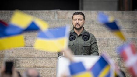 Zelensky comemora acordo na UE que liberará ajuda de 50 bilhões de euros à Ucrânia